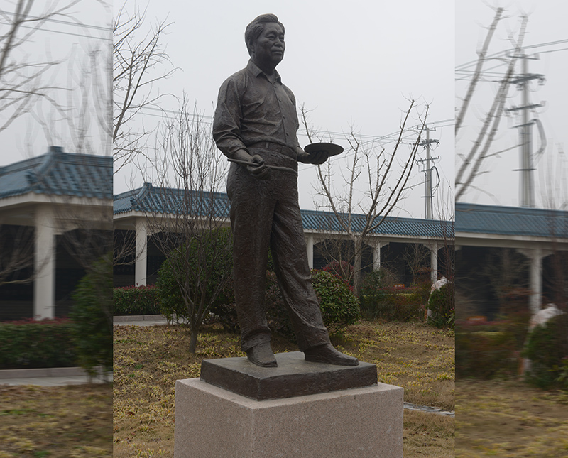 雕塑作品 喻繼高像、青銅高2.3米、安放地點：喻繼高紀(jì)念館